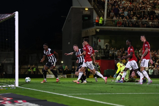 Man Utd thất bại trước Grimsby Town: Sai lầm của Onana
