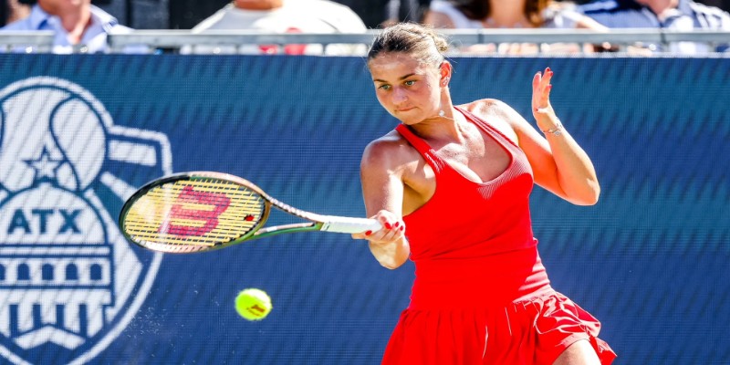 Bên cạnh bóng đá, bóng rổ và Tennis cũng thu hút người tham gia