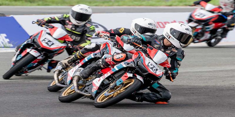 Đua xe luôn mang đến sức nóng nghẹt thở